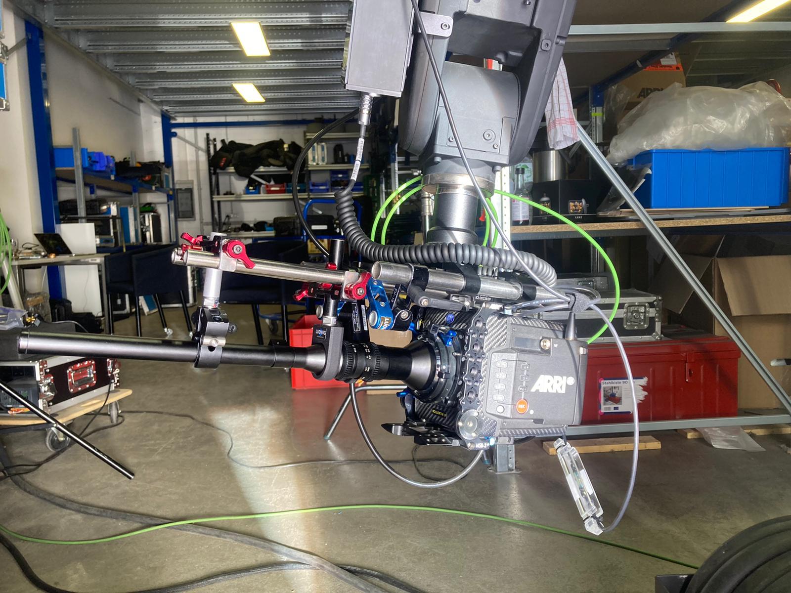 Plamen's Alexa Mini LF setup on Bolt Jr+ with Laowa probe lens — top-mounted to MRMC plate with three 3/8 screws, no baseplate. The problematic mounting configuration that caused shake. Searchable terms: Alexa Mini cage flex, MRMC top plate screws, probe lens mount, camera shaking, no bridge plate.
