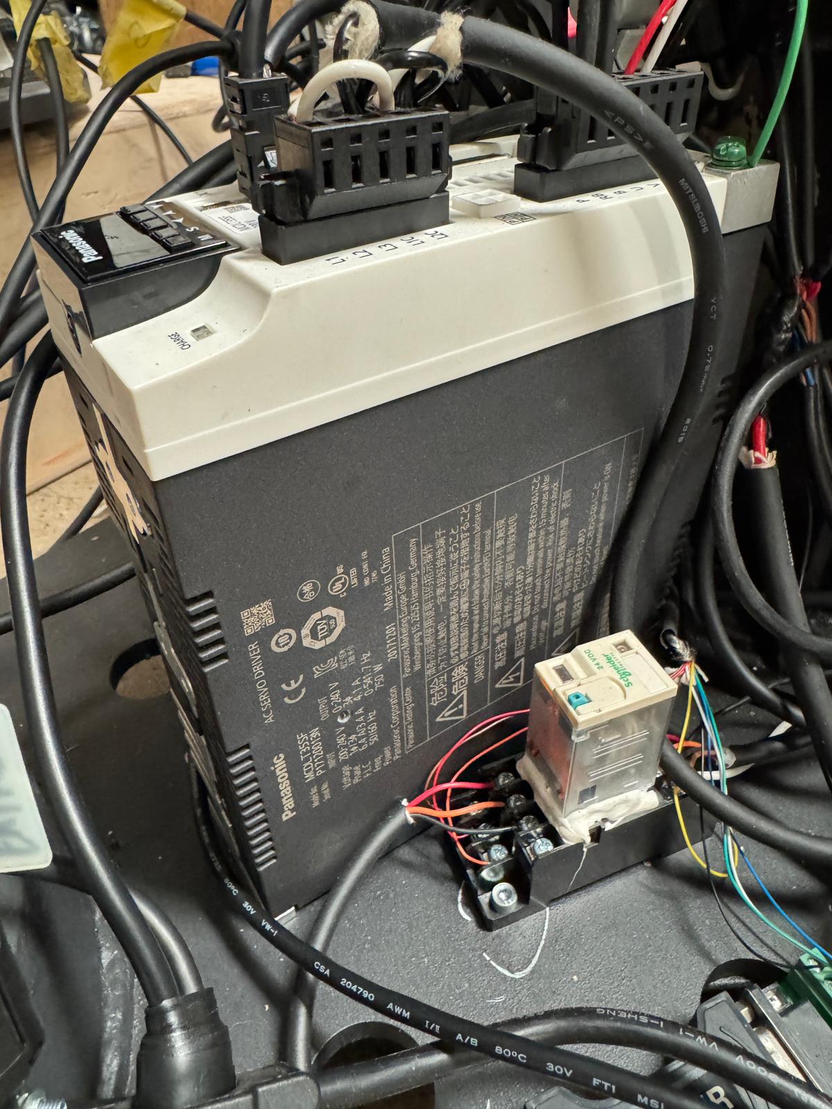 Image description: Panasonic Minas AC servo driver wiring in a third-party moco crane; visible text includes Panasonic, AC SERVO DRIVER, MCDLT35SF, 200V, CHARGE, A/B.